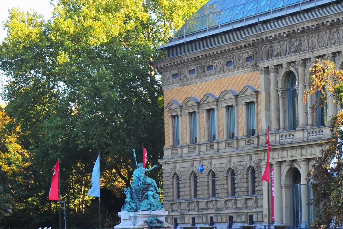K21 der Kunstsammlung Nordrhein-Westfalen am Schwanenspiegel in Düsseldorf